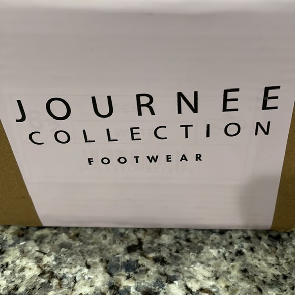 Journee Collection Desta Sandals - Picture 8 of 8